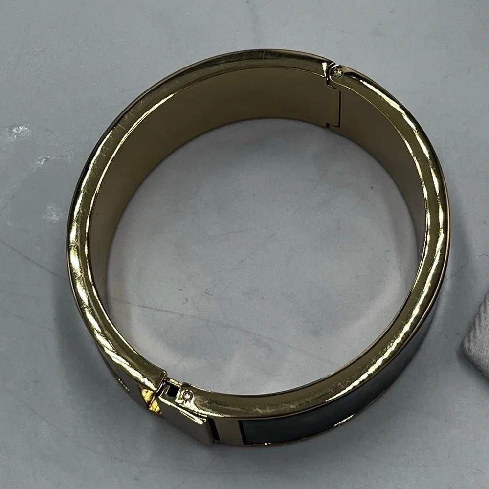 J Crew Tortoise Gold Hinge clamp bracelet Bangle‎ Width: 3/4